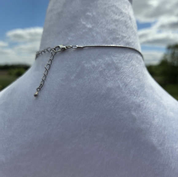 Elegant Multicolor Butterfly Pendant Necklace - Picture 4 of 9